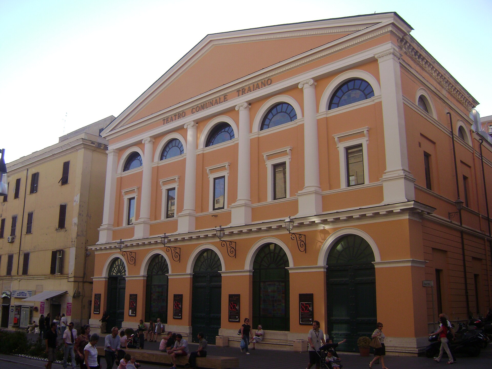 9 · Teatro Traiano